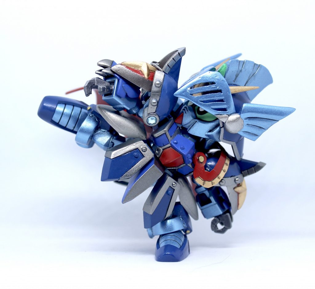 サイトスカート、フロントスカート共に可動するのでこれくらいのハイキックならバランスを保ったまま出来ます。