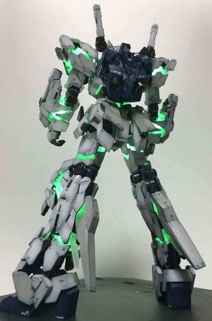 関節はガンメタの上からクリスタルカラーのサファイアブルーを吹き付けてます。