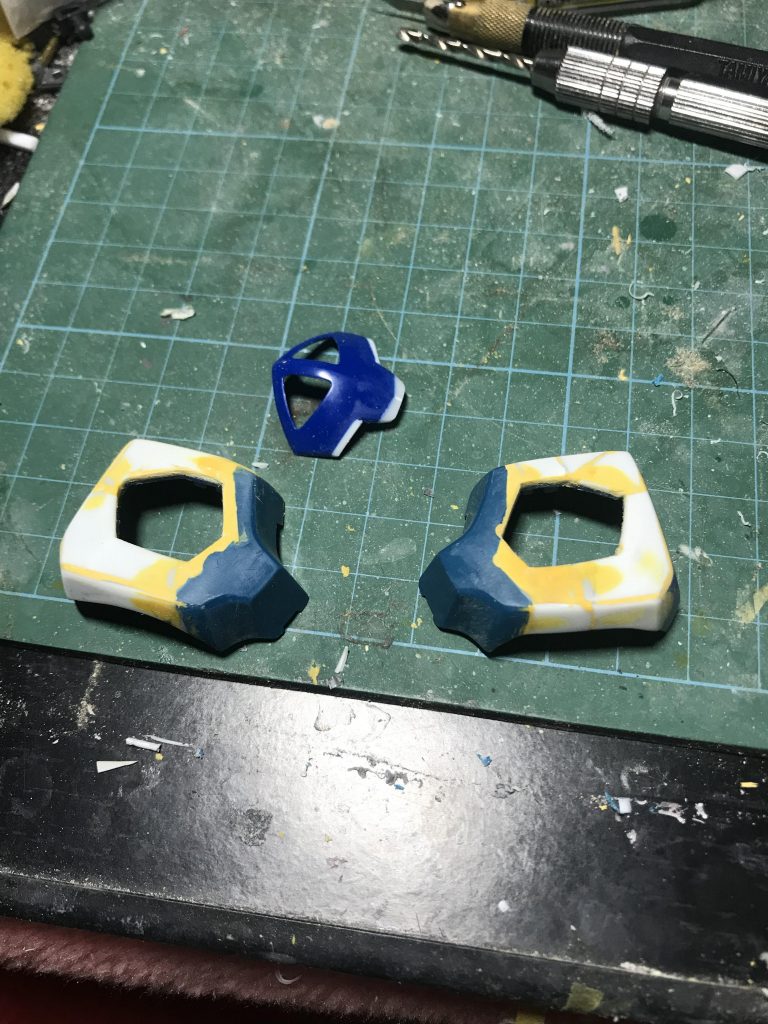 胸周りはグフカスタムのデザインが大好きなので、これまた強引にくっつけてます。ハッチはソレに合うように微調整。