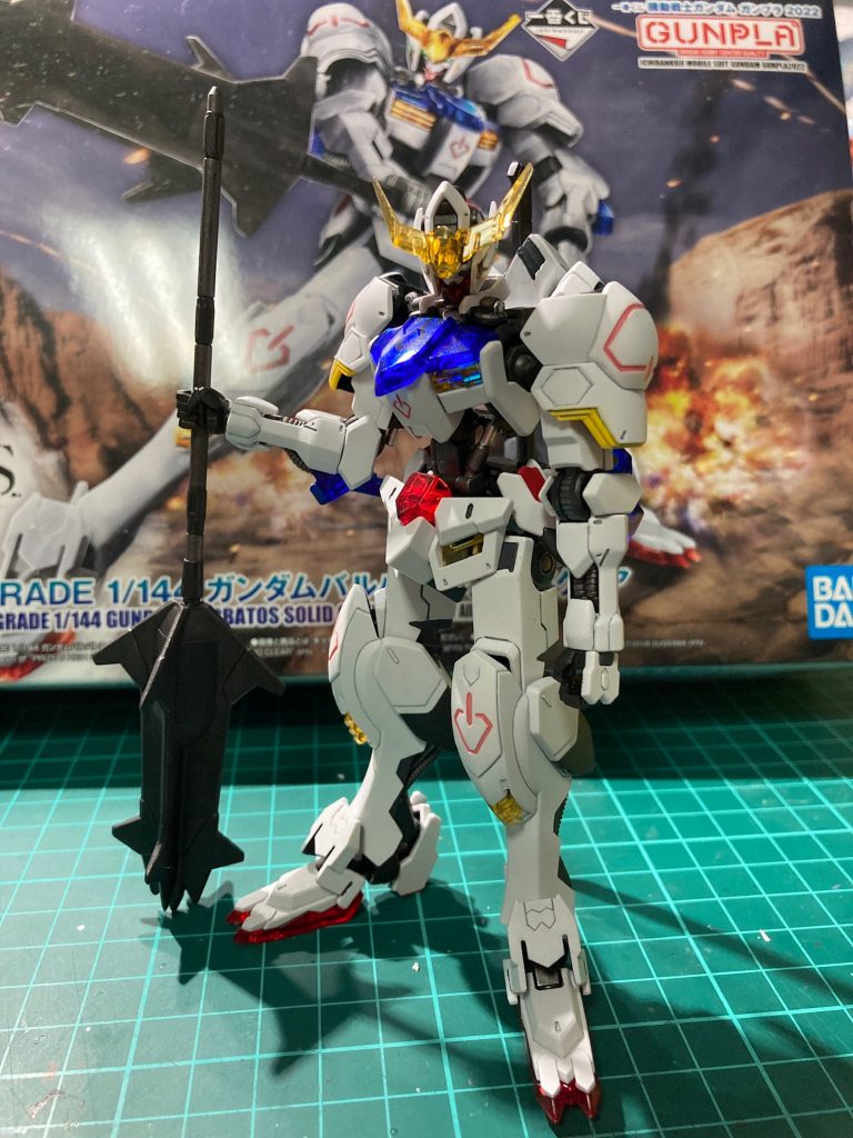 でもバルバトスはこっちのメイスな印象ですね。巨大な武器が印象的なキャラと言えばこのバルバトスとベルセルクのガッツが二大巨頭じゃ無いでしょうか。次点のるろ剣・相良左之助は序盤早々に斬馬刀を捨てましたが印象は強いですね。