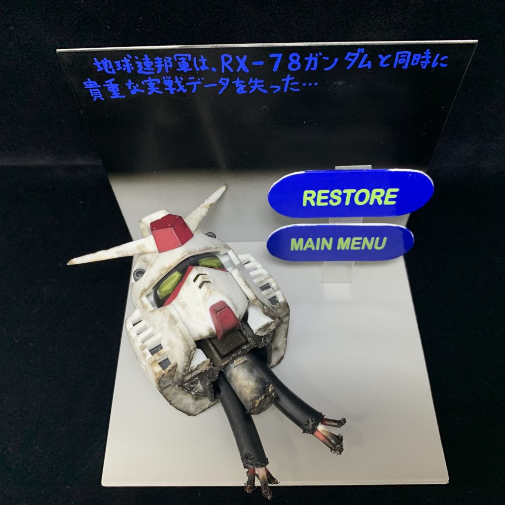 …せっかくなのでいろんなアングルからの写真をご紹介します。ガンダム頭部はガチャポンのエクシードモデル ガンダムヘッドを使用。首元のフレーム?はHGBC 1/144 モックアーミーセットのガトリングマガジン部を使用、配線は本物の配線を使用しています。(何の配線かは忘れた)