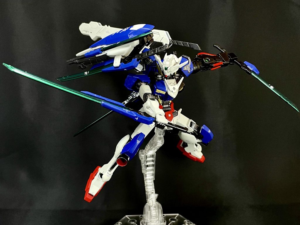 バトルソード・バトルブレイドシールドに装備している長短2種類の剣。バルバトスの太刀を4本加工して製作。