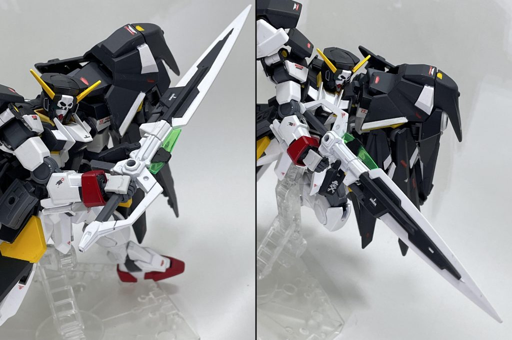 GNロングソードライフル。グリップを変更し、格闘・射撃の安定性を強化した以外の性能はおおむねオリジナルのGNソードⅡロングとほぼ同様。ぶっちゃけ元のGNソードⅡのグリップの納刀状態での安定感が余りにも微妙だったので、いっそ射撃用と格闘用グリップ両方付けて固定しちゃえと思ったのが制作理由。若干ムラマサブラスターを意識したデザインになっている。