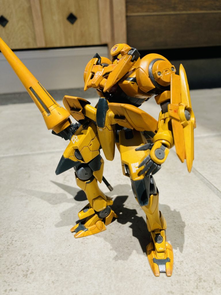 スズメバチのいやらしいオレンジ色をイメージ。