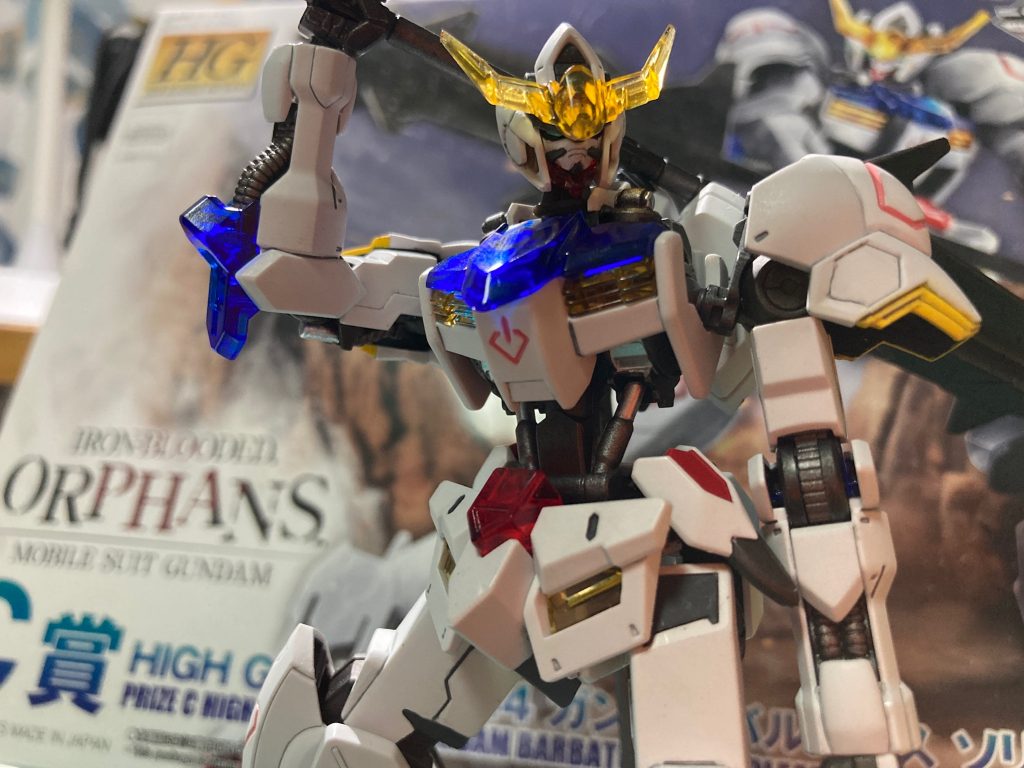 限定板に多く見られるクリアカラー仕様のガンプラにイマイチ価値が見出せずに今日まで過ごしてきましたが、いざ塗装までして組み上げてみればこれはこれで悪く無いなという印象に変わりました。