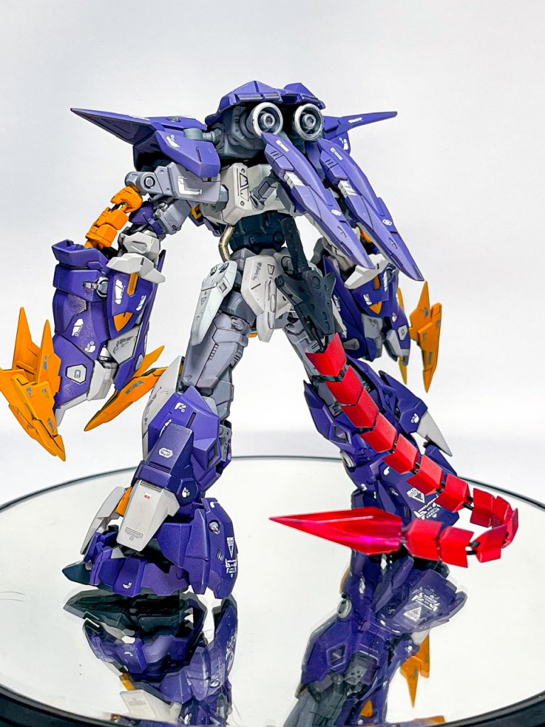 このモード時は、ヒートロッドをリアスカートにマウントしてテールロッドにできます。蛇遣いより蠍座っぽい。