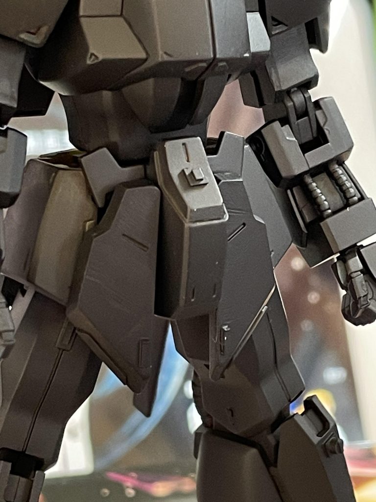 表面処理の粗さが目立ちます。サフで消えるわけないです、こんなに粗いんですから…