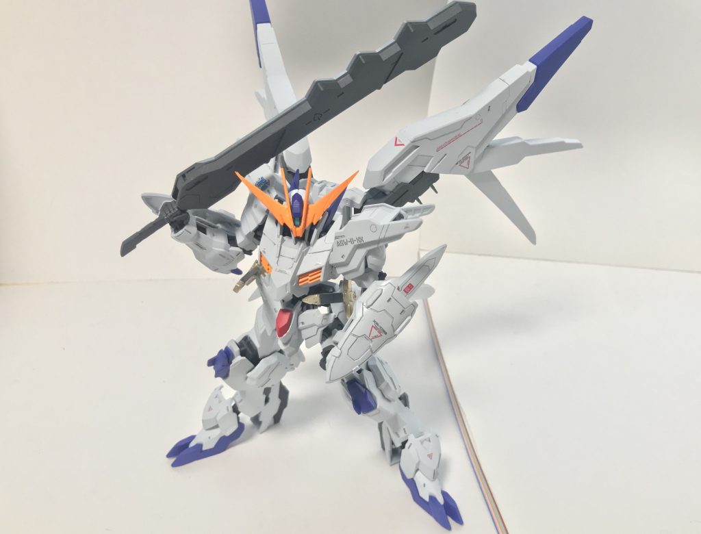 バスタードメイス。フル装備時に装備されるマルコシアス由来の武装であり、鉄血特有の大振りな打撃兵装として本機にもまた装備されている。