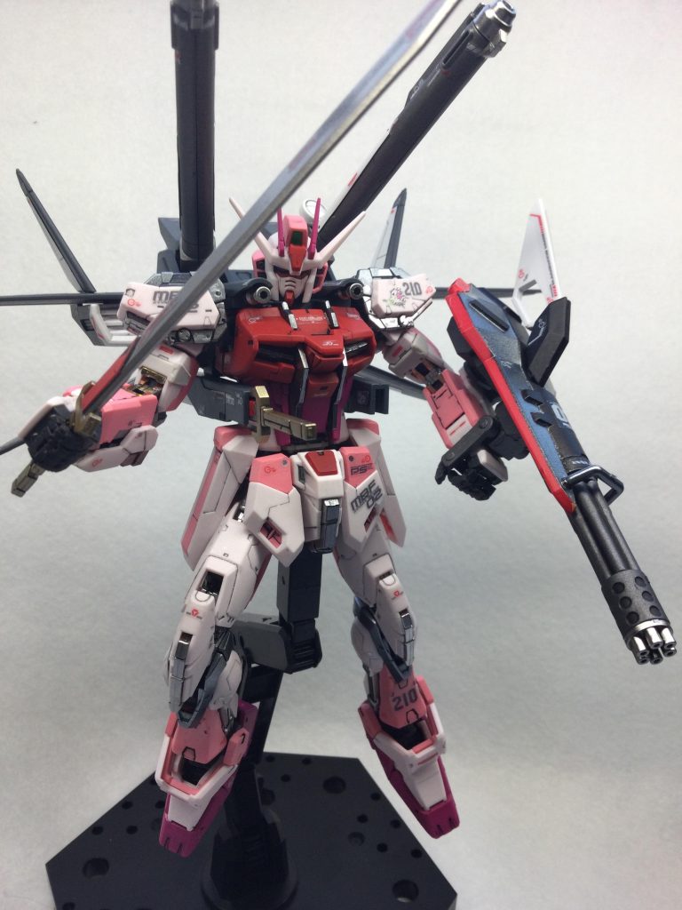 基本のフレーム以外は、ほぼシルバーを使用しました。　「クレオス、アイスシルバー」「タミヤ、スパークリングシルバー」の2色をメインにしました。