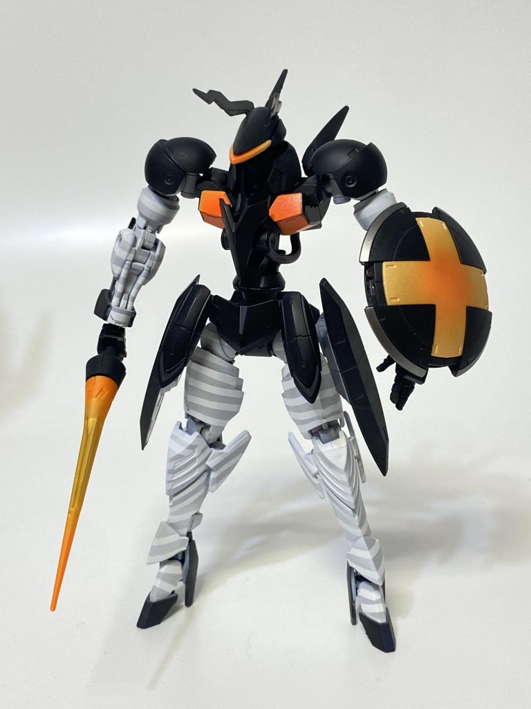 ほぼ完成 顔まわりが真っ黒なのでエナメルのメタリックグレーで筆塗り、手足の模様を馴染ませるため、シャドー入れたりホワイト吹いたり。最終で艶消しトップコート。