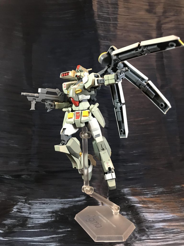 ベースはRGM-79。これにRX-78-2の予備パーツと新開発パーツを部分的に組み合わせる事で本体を成している。