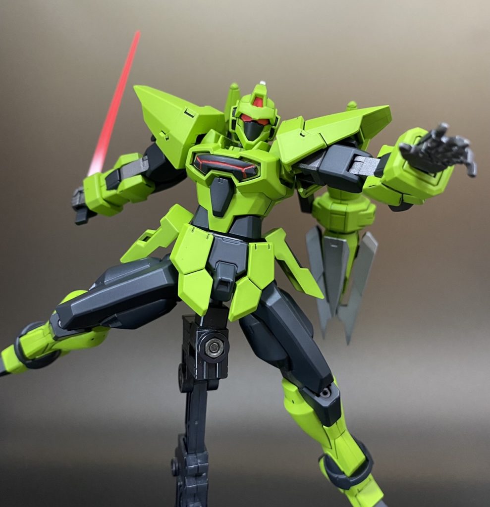 形状変更された頭部はジェガンの頭部からパーツを移植し、後頭部アンテナは流星号の物を使用しています。