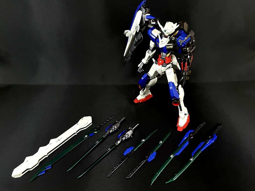 以上、ガンダムヱクシアでした。元々はヴィダールをセブンソードにしたくてスタートした改造でしたが、最終的には様々なキットを使うことになりました。とても難しかったし、缶スプレー塗装もあんまり上手くいってないですが、満足出来ました。