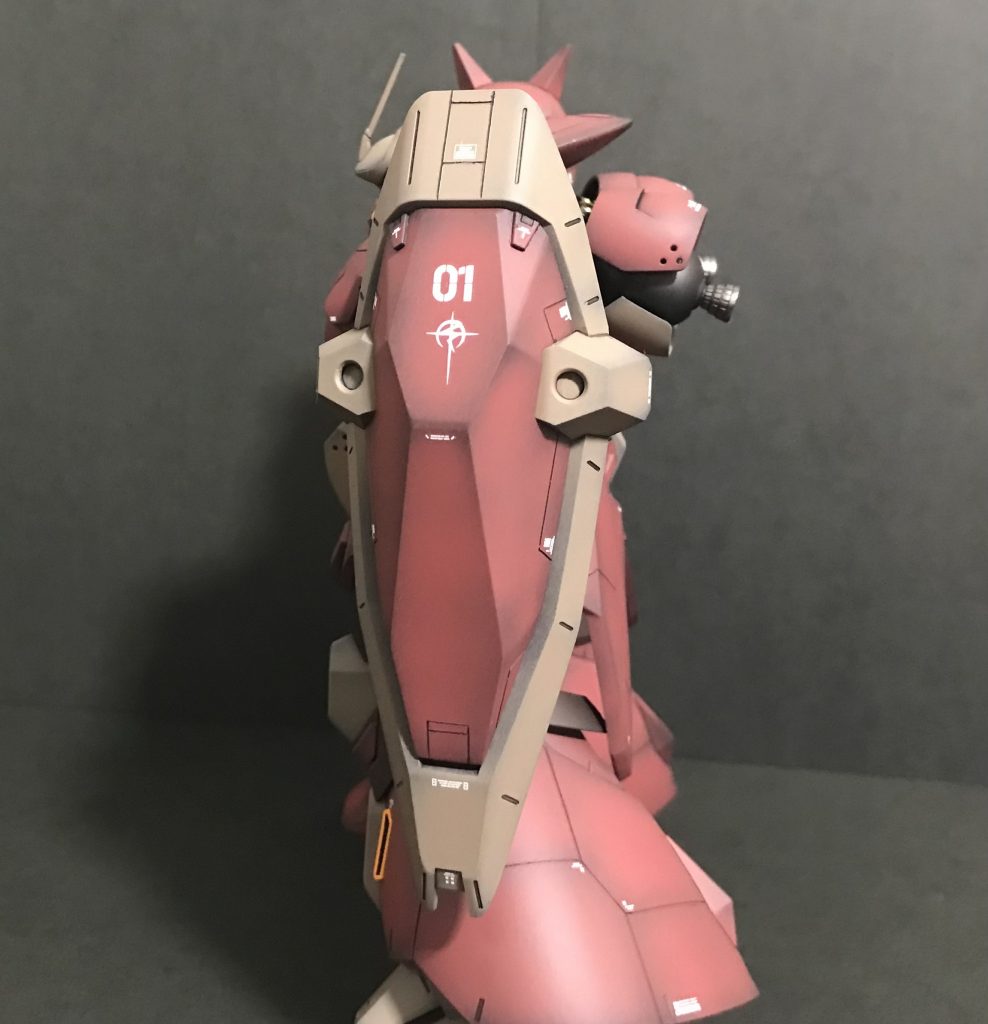 側面。シールドは結構お気に入り。