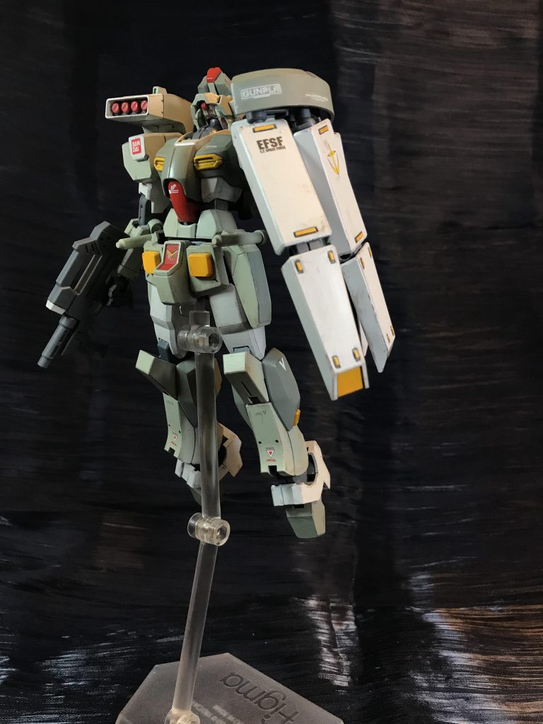 なお、宇宙世紀において、かつて勢いがあったものが何かに取って変われる事を「ドム鳥を落とす勢い」と例えるが、これが語源である事は言うまでもない。(ミンメイ書房刊「本当にあったスゴイ兵器〜一年戦争編〜」より抜粋)