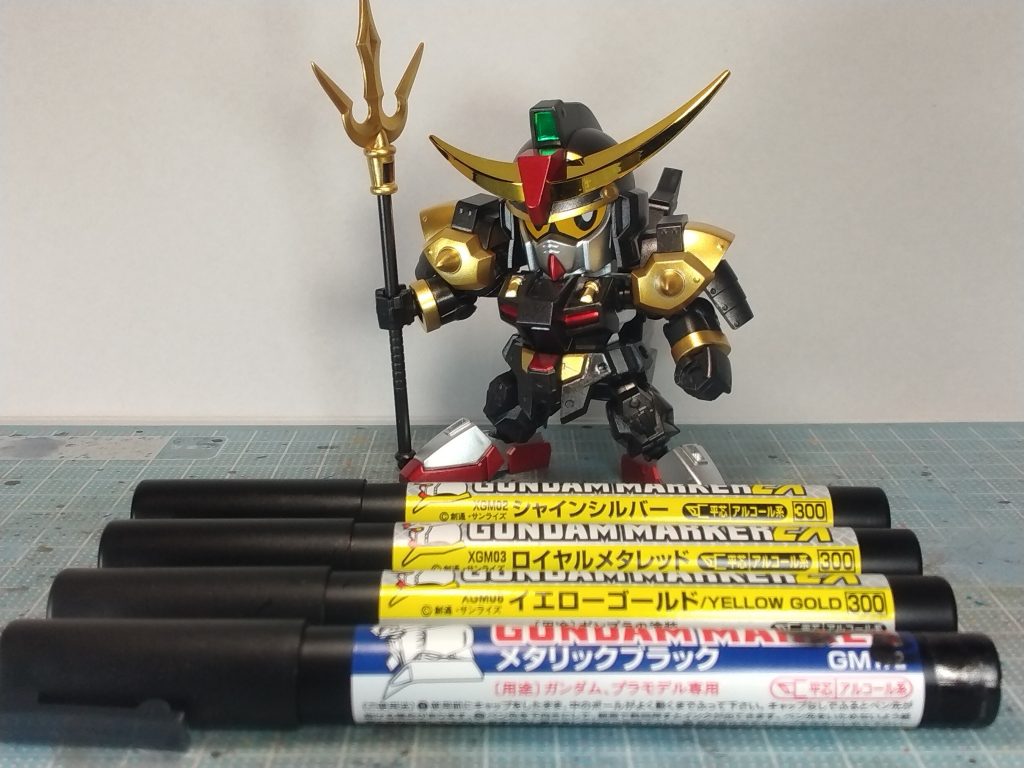 何気にガンマカオンリーの全塗装は今回が初めてでした💦イエローゴールドのお試しも兼ねてましたが、これは良い色ですね!しかし細かい色分けは、これまで金部分で使用していたマッキーに随分と助けられていたなと実感。マッキーの隠ぺい力がとにかく半端なかったのですよw今回は完全サフレスルールだったので、表面を600番のスポンジヤスリでひたすらこすってから塗る様にしましたが、それなりに効果はあったのか塗膜が撮影最後まで保ってくれました。普段やらない事をやって勉強にもなり楽しかったですね、この企画を発案して下さったアデスの木の枝さんに感謝です😊ではでは、最後まで閲覧して頂きありがとうございました!!
