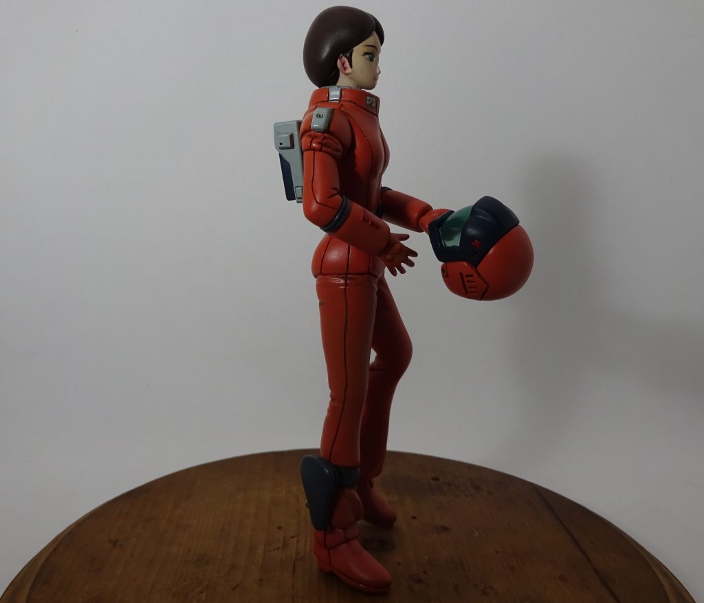 ヘルメットの片手持ちも行けました というか、このフィギュア 体勢によっては自立ができるのですよね 撮影時は一応右足にピンを仕込んで差し込んでいますが カミーユ・・私の命を吸って・・