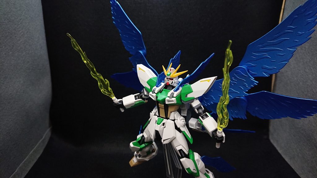 翼がメインなので武装はビームサーベルのみですエフェクトは「忍パルスビームズ(イージスナイトVer)」を使用し、燃える剣をイメージしてみました