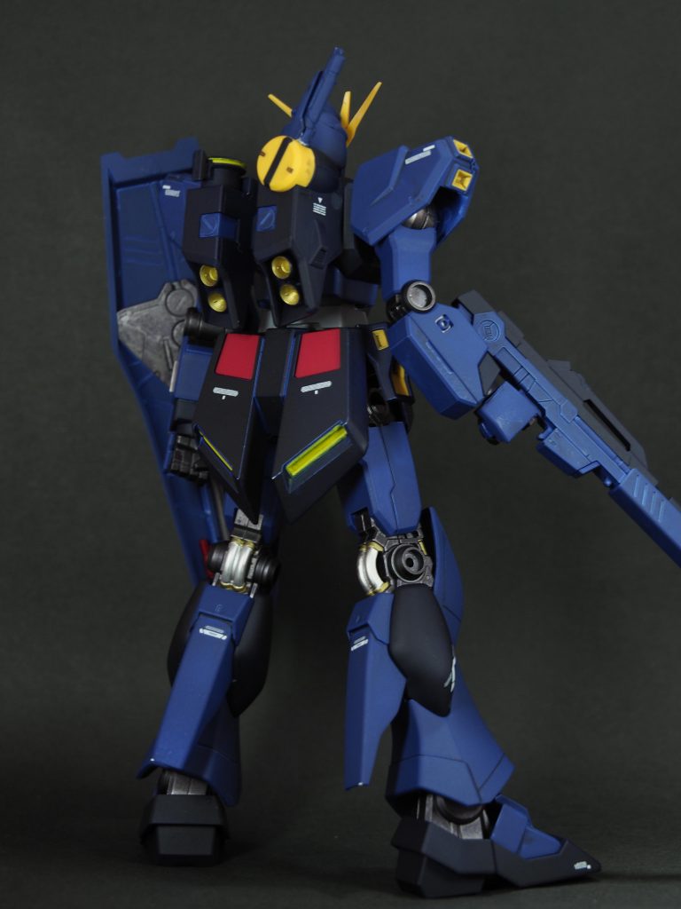 スジボリは胸部、腰部、フロントアーマー、大腿部、脚部前面に入れてみました。カッコいいパネルラインになるようにデザインを勉強しないとですね。