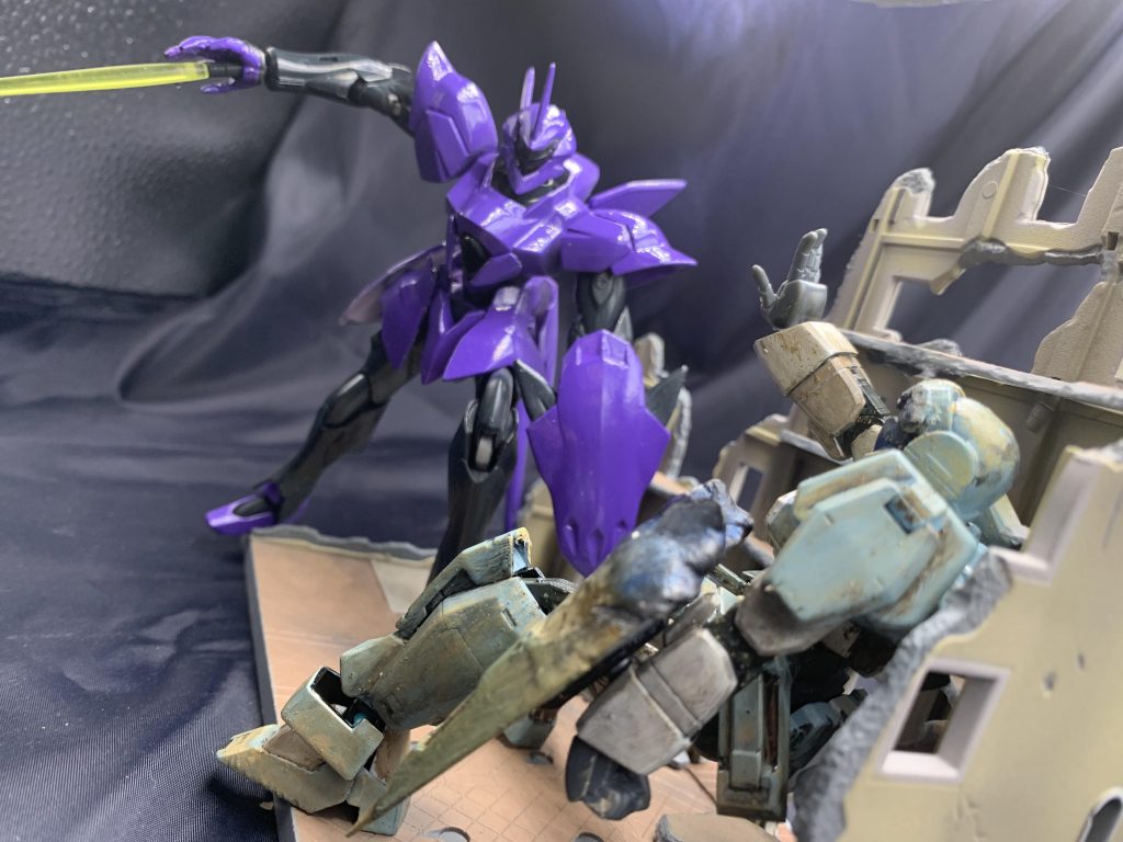 アデルからのカメラ、命乞いをするアデルとトドメを刺すドラド、汚し塗装と光沢で劇中の力関係を出すことができたかな