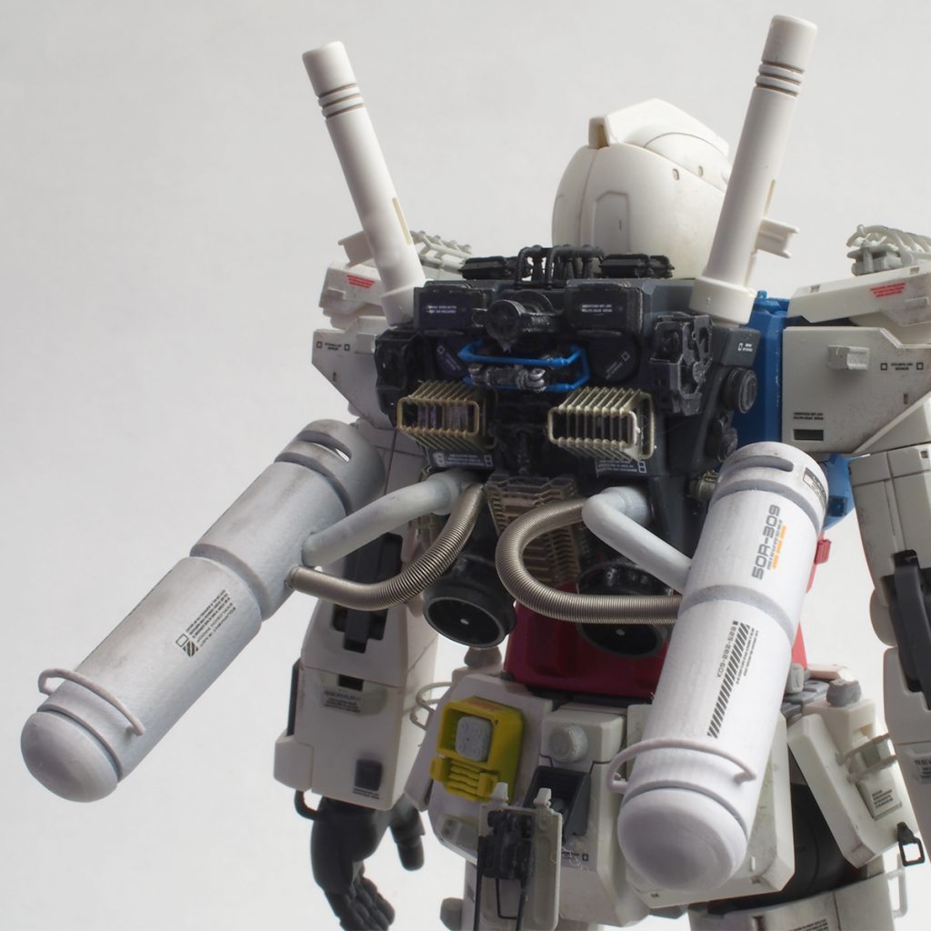 バックパックはパーツを組み合わせてスクラッチしています。