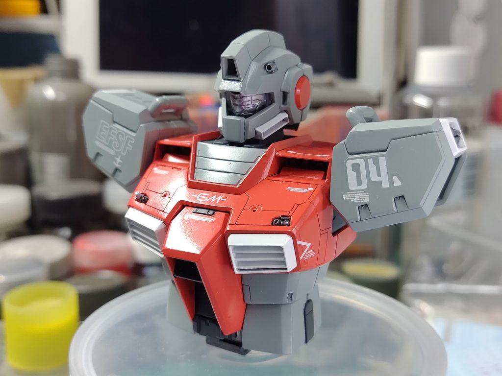 デカールワーク、各コーションはガンダムデカールを使用、番号と一部ロゴは自作デカールで対応