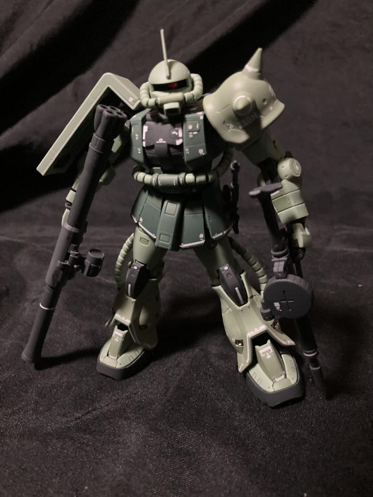 正面画像光源は部屋の照明のみ、モノアイをガイア蛍光塗料で塗装してるが目立たず