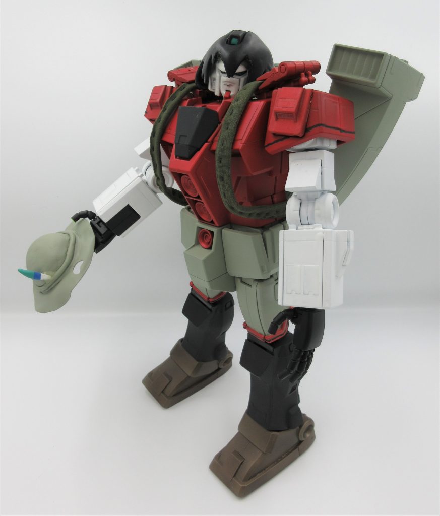 プラ板や パテにて『かばんちゃん』ぽい外見へと ウィッグや 帽子を 作成し整えていきました。