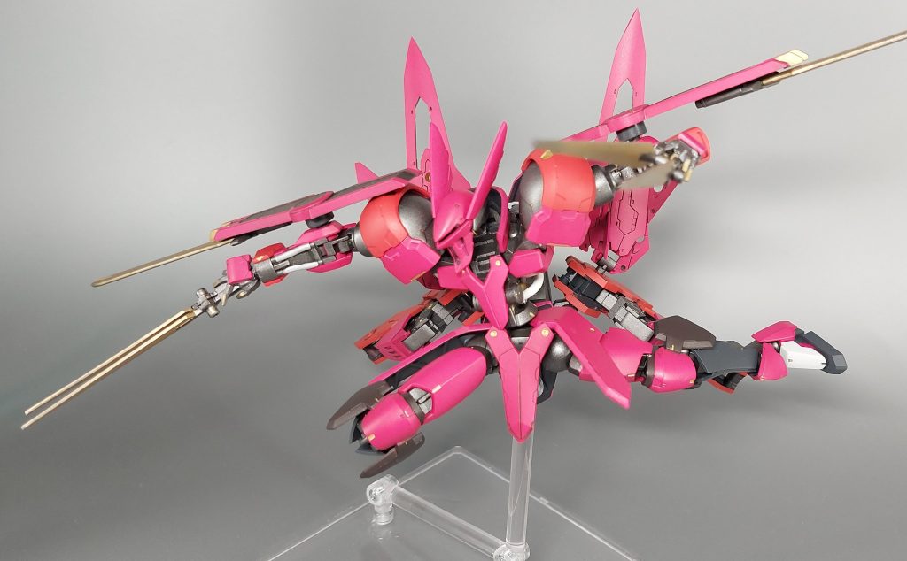 2本のヴァルキュリアブレードに加えて4本のヴァルキュリアサーベルも追加。6の刃で敵機を切り刻みますヴァーダント持ちをさせてみたかったんですよね(*`ω´*) 