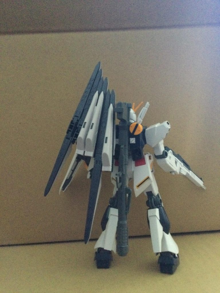 装備のためにHGを買うのもちょっとなぁ、と思い、フェイクニューウエポンズのフィンファンネルとユニコーンのバズーカを装備しました。バズーカは何種類か試したところ、ユニコーンのバズーカは無改造で装備可能でした。