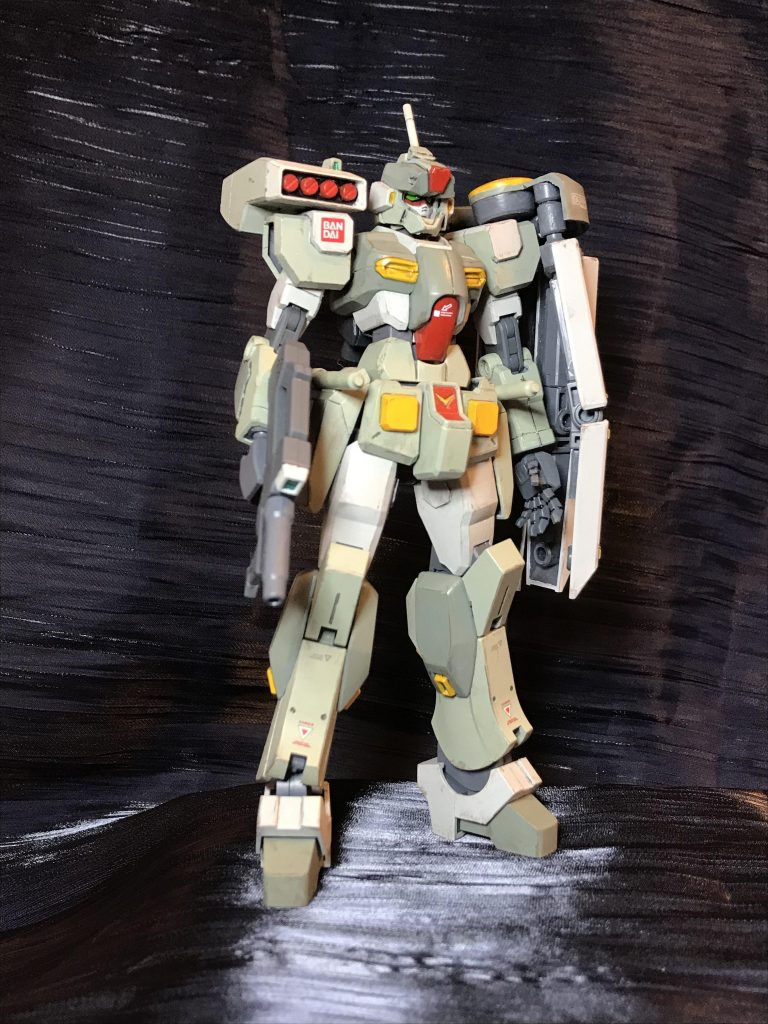 左肩のヒラヒラは以前デモンストライカーに使おうとしてたもので、こんなきっかけでも無ければ使わないだろうと、今回使ってしまいました。