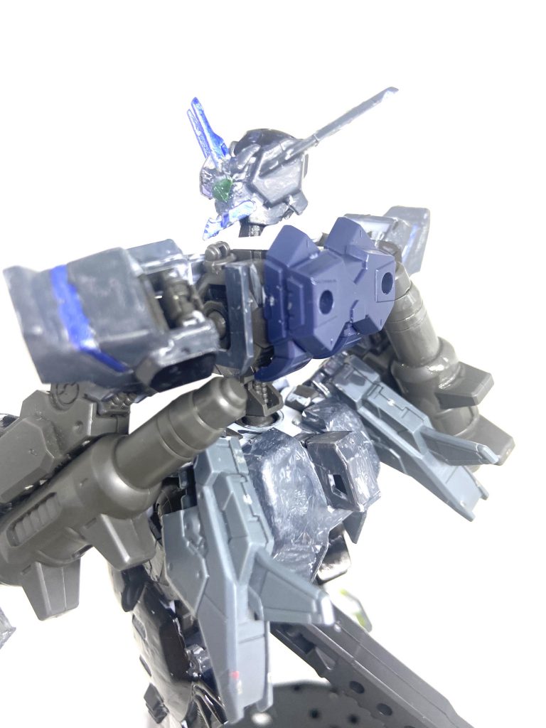 アタッチメント 背部に取り付けたパーツこれにより様々なバックパックを取り付け可能となりアスモデウスは状況に応じてバックパックユニットを付け替えることが可能となった。以上、アスモデウス宇宙海賊専用機でした、アスモデウスの見た目がカッコいいので本体はあまりいじらず、追加パーツなどでカスタマイズしてみました、見ていただきありがとうござました。