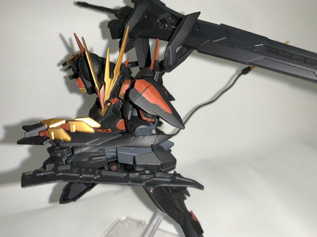 ・トンファーダガー脚部に装備されてる近接武器。取り回しが良く、刃を折りたたむことでトンファーとして使用可能。