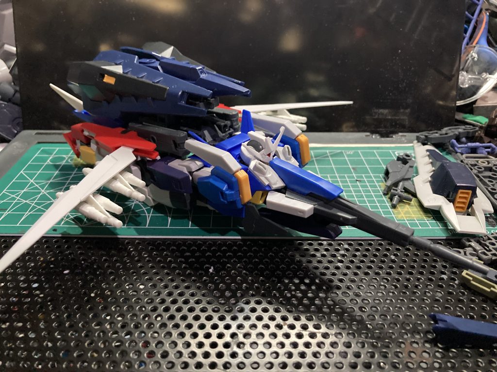 ストライダーフォーム塗装前上に載っているのはブースターの仮だったころの物