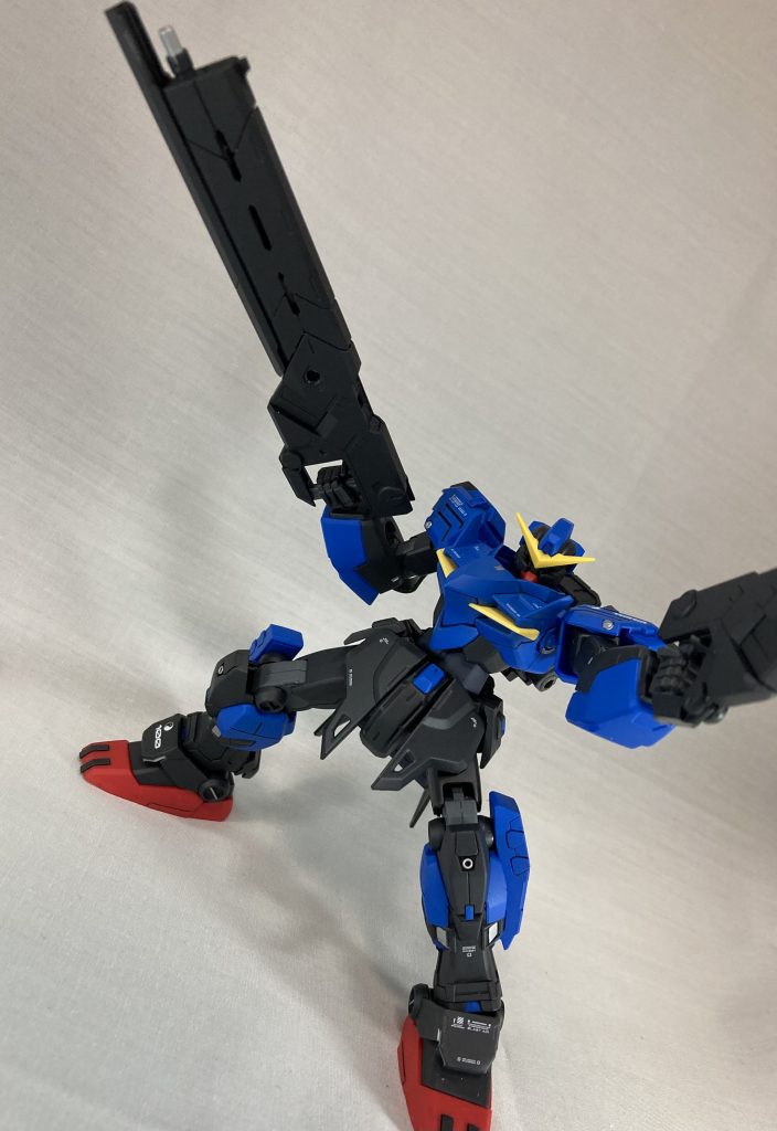 次にライフルモード、ちょっとゴツめのシルエットな機体にでっかいライフル2丁持ちってなんか良いですねハマりそう