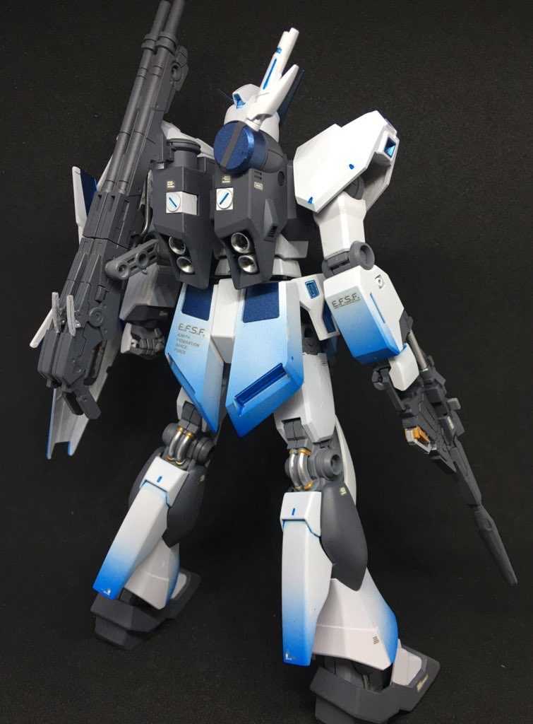 後ろ姿もカッコイイですね。