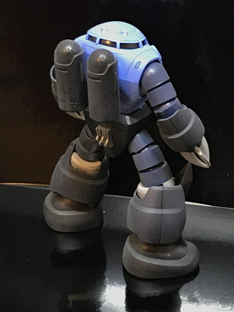 ちょうどモノアイが後ろを見てるようです笑それもありだったか!今回も最後までお付き合い頂きありがとうございます〜♪最近は、ガンスタで身バレしてしまった案件があるので、今後はあまりへんなコメントもできないですね笑でも身近に同じ趣味もつ仲間が増えるのは、やはり楽しく嬉しい限りです。仕事の都合で、完成までの時間が、さらに増えることになってしまいまして、不定期アップとなります(今までと変わらないジャマイカ)。今後とも宜しくお願いします〜( ・∇・)