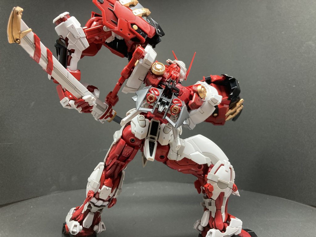 スラスター部分に百均ビーズを分解して接着