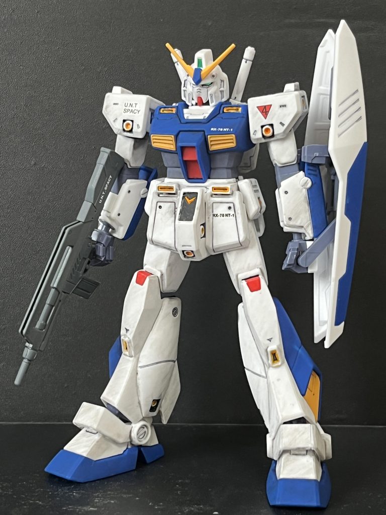 武装させてみて。ジオラマ用なのでライフルとシールドは不要なのですが、せっかくなので組み上げてつや消し処理までやりました。