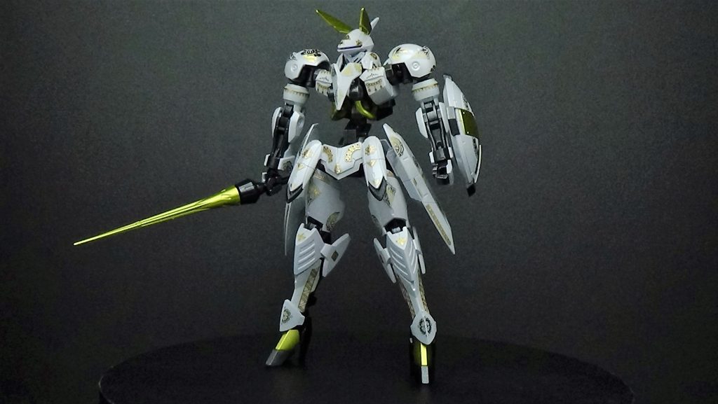 ジークルーネ 塗装 & 100均シールを貼ってロイヤルな感じに–2枚目/制作者：起動配信エリック