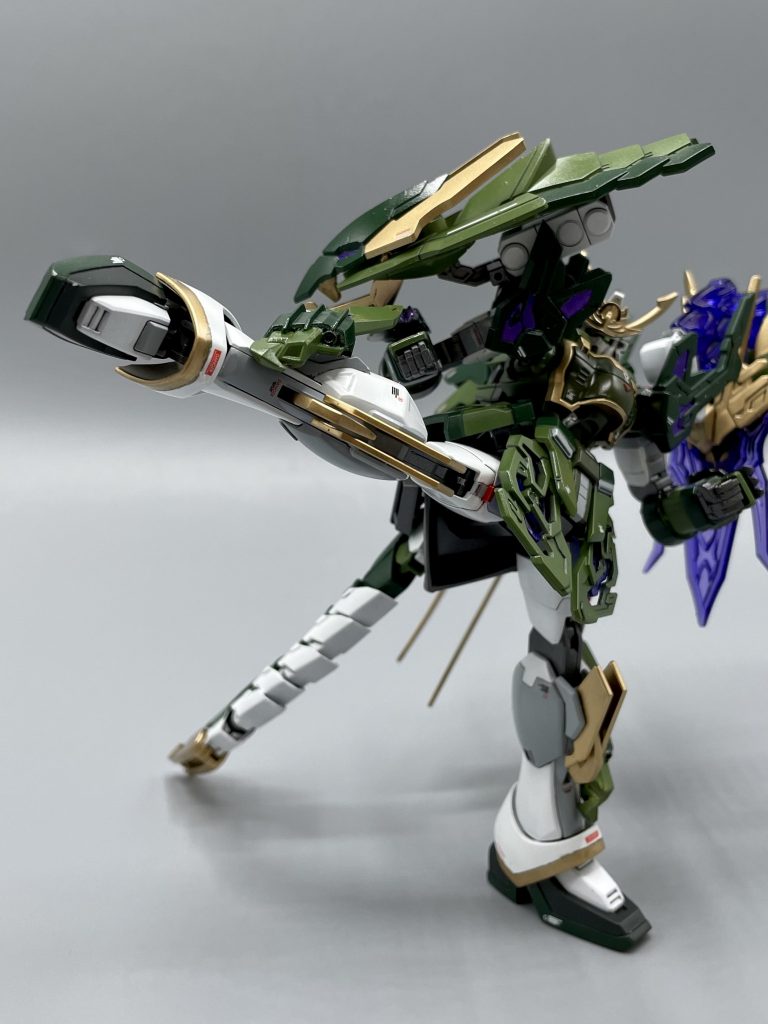 手持ち武器はなく、双龍頭もしくは格闘戦闘による中近接戦闘特化型です!