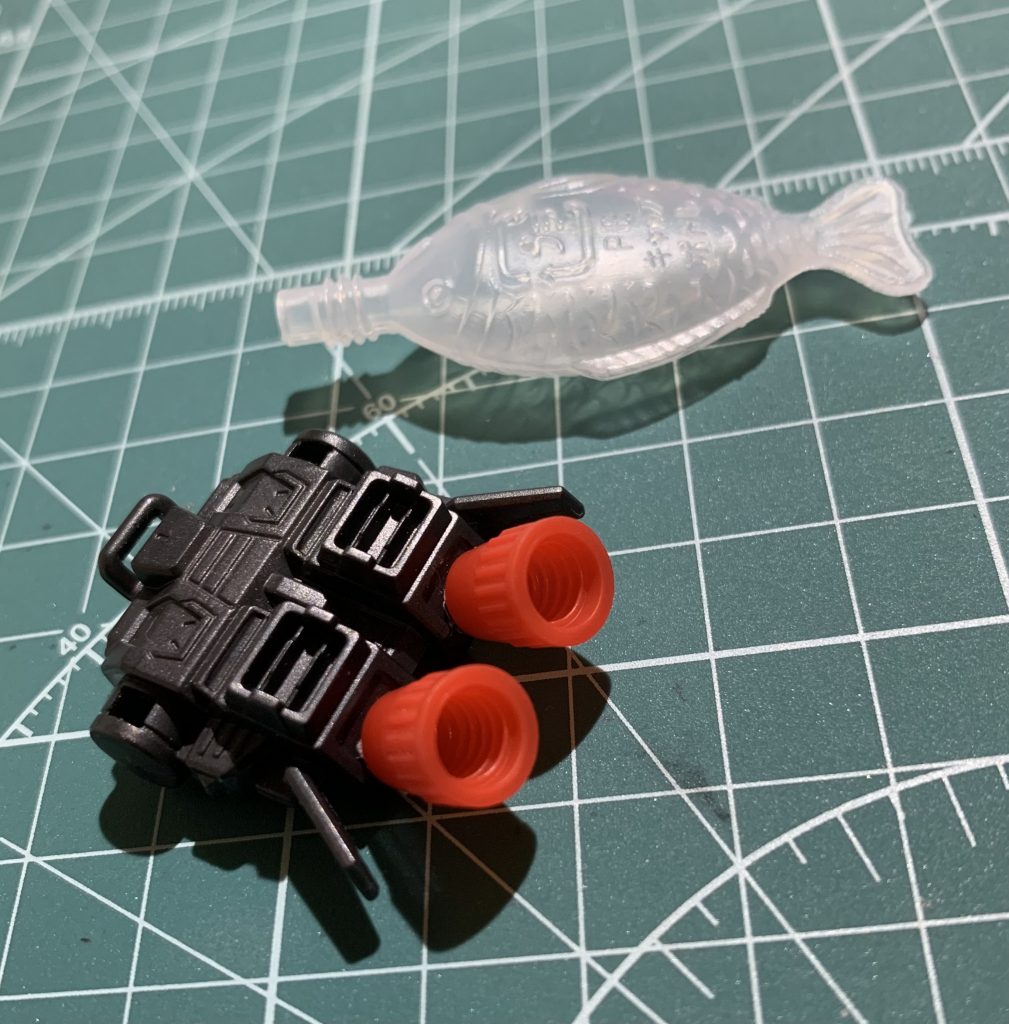 超高機動を実現したのはジオン脅威のメカニズム「お魚醤油差し」でした。食玩だし、安いしOKですw