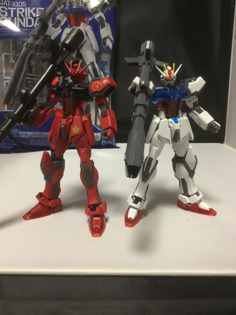 一緒に自分が作ったノーマルストライクを通常でも一番くじのは一部クリアになってるのでかっこいいです。ちなみに一番くじは自分も引きましたがストライクばかりでその後、嫁が5回引いてBバルバトスとCバルバトス2個、Fダブルオー、Hキーホルダーでした。恐るべし‥‥
