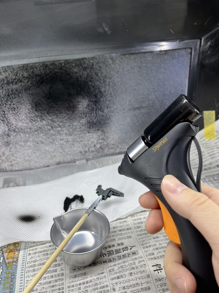 少し宣伝も兼ねて4月以降、サフ吹きにはこの、FLYER-SR(フライヤーSR)を使っています。塗料交換がカートリッジ式で、準備も掃除も簡単と、作業効率アップ間違い無しですよ。