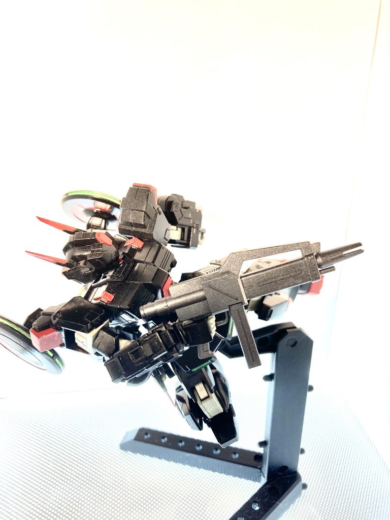 光学迷彩でバズーカってダメじゃね？と思ってライフル持たせましたけど、レールガンなんですね‥ライフル、銃口から火吹くやん‥