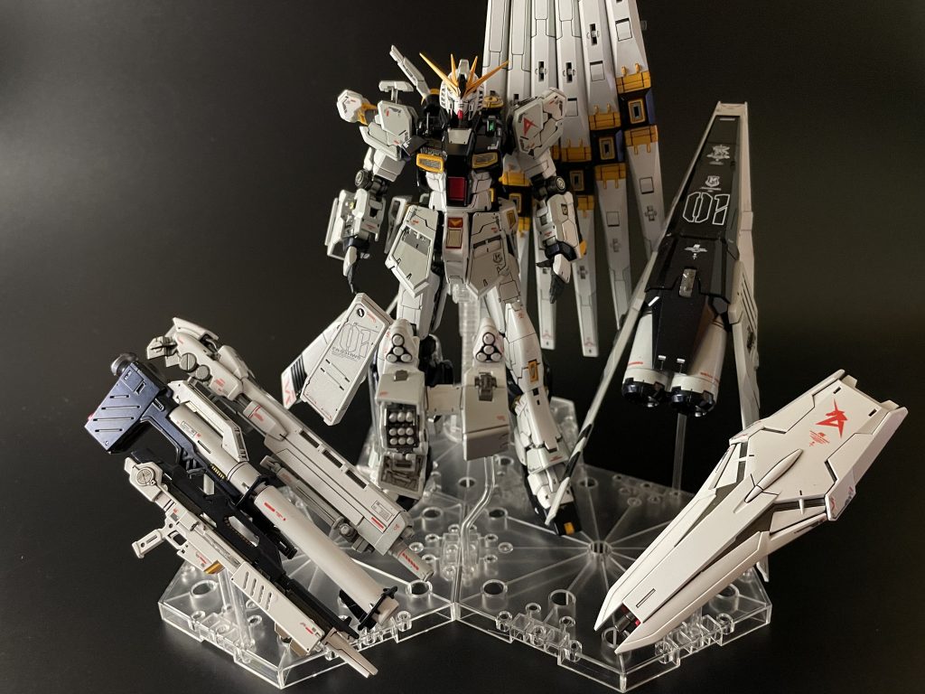 RGνガンダム　展開図的ディスプレイ　パール塗装–3枚目/制作者：モリラボ