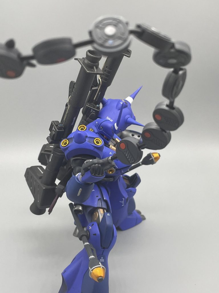 写真撮影に耐えられる程度には空中に浮かせられるようになりました。流石に腕の向きの制限なり時間で下がってくるなりはありますが、それでも支え無しでこういう写真が撮れると楽しいです。(勉強すれば支え棒を消す写真編集とかあるんでしょうけども。)