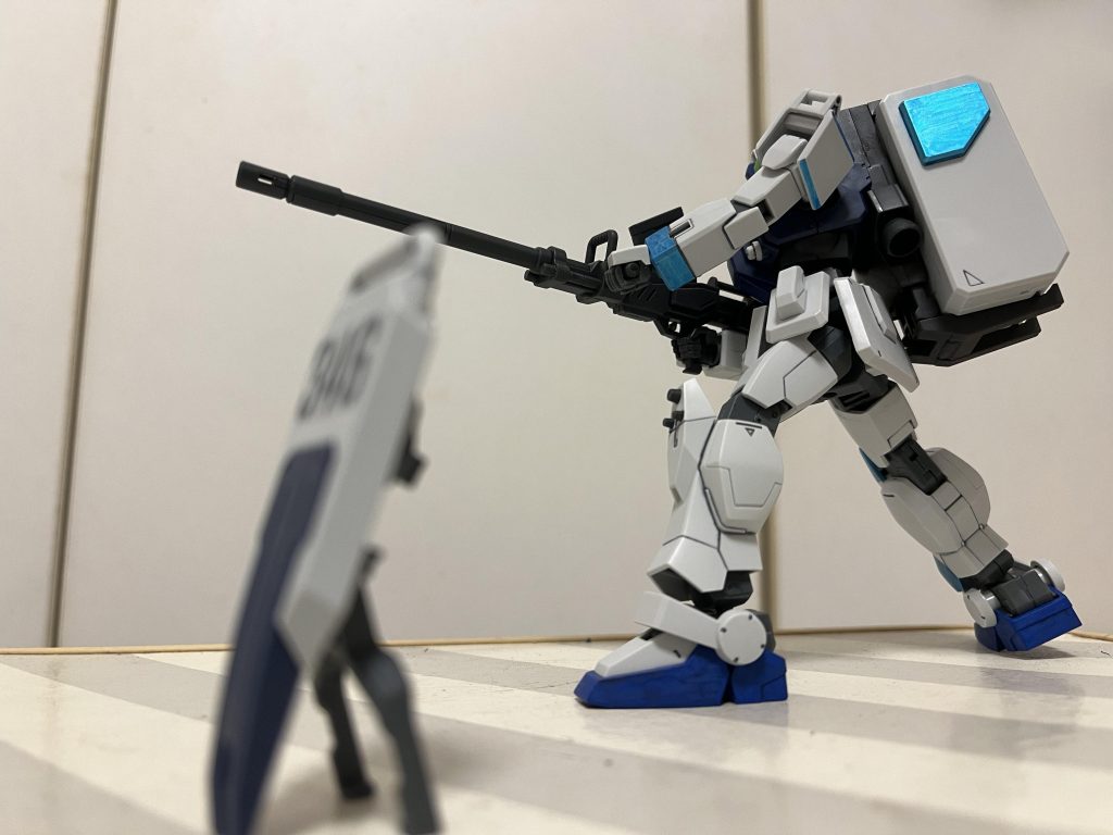 陸ガンは一度はやっぱりこれをやっておかないといけない輝き撃ちw写真に撮るとピントがどちらかにしか合わないから、アニメopのようや騙し絵にはどうやってもならない模様w