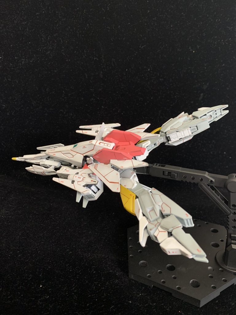 この形態はユーラヴェンガンダムの腰をひっくり返して、肩パーツを左右入れ替えただけで出来ました。ちょっと強引な部分はありますが、結構気に入ってます。