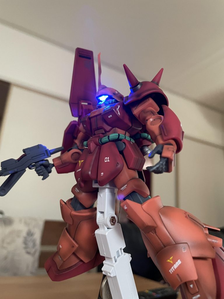 持ってるベースが白だったので、一応塗装しました😅適当に……